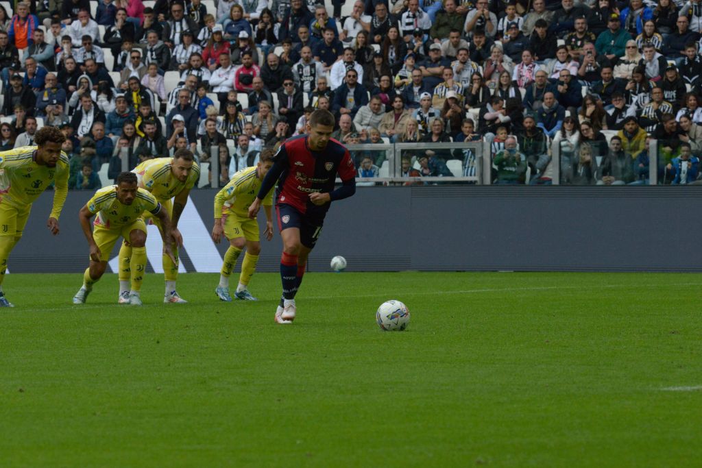 Juventus-Cagliari 1-1, decidono i rigori di Vlahovic e Marin