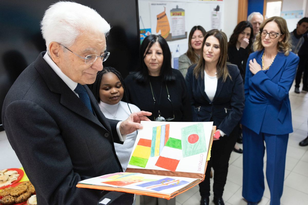 Mattarella visita una scuola di Palermo “Il dialogo fa crescere”